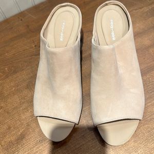 Easy Spirit cream suede mules, size 9.5 M, new, never worn.
